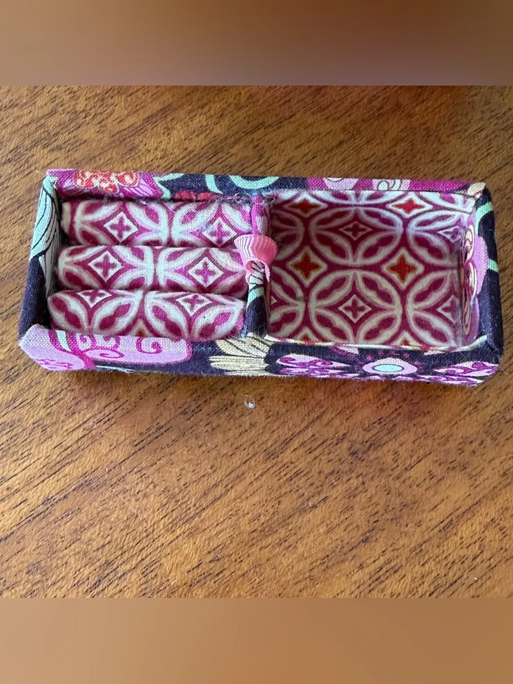 Retired Vera Bradley Mod Floral Pattern Jewelry Case Brown Pink Green Red White